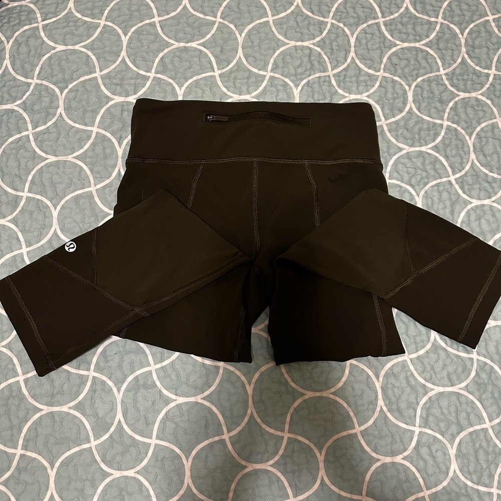 Lululemon green crop leggings with pockets